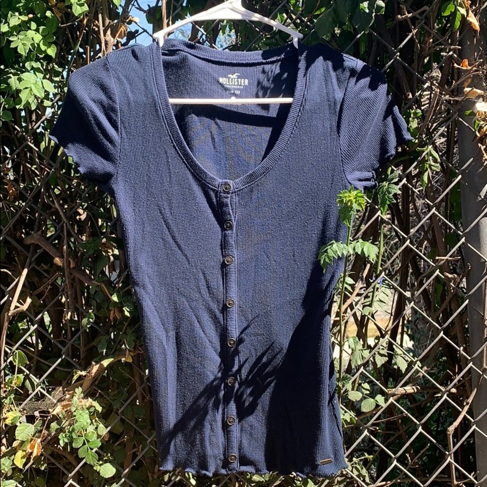 a blue top
